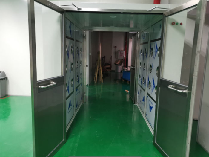 貨淋室是貨物進(jìn)出潔凈室所必須的通道,貨淋室是沒有底板 貨淋室是貨物進(jìn)出潔凈室所必須的通道,貨淋室是沒有底板