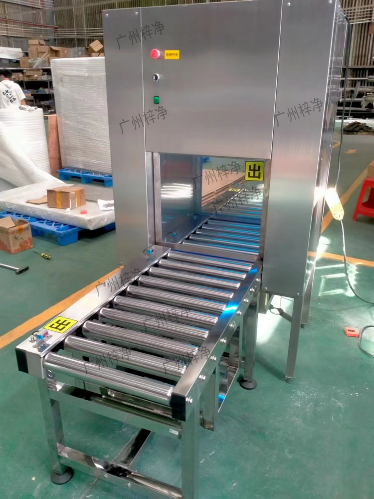 將需要傳遞的物品放置在輸送線傳遞窗的指定位置，確保物品穩固。