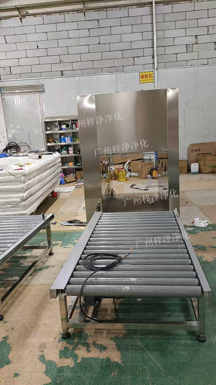 自動門層流傳遞窗可配合輸送線兩端設(shè)有自動門,實現(xiàn)物品的自動進(jìn)出,減少人工操作。 自動門層流傳遞窗可配合輸送線兩端設(shè)有自動門,實現(xiàn)物品的自動進(jìn)出,減少人工操作。