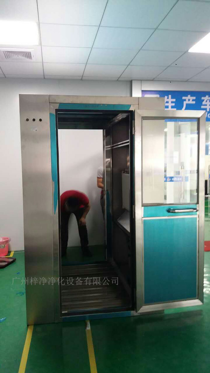 安裝風淋室的地面應平整，如有必要，應進行找平和加固處理。