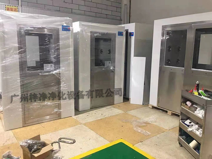 風淋室的類型繁多，不同類型的風淋室適用于不同的場合和需求