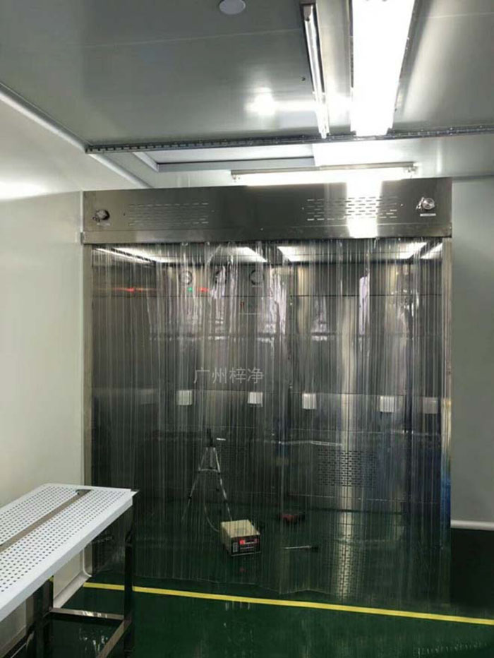 負壓稱量罩在制藥行業(yè)中,對藥品成分的精確稱量至關(guān)重要。 負壓稱量罩在制藥行業(yè)中,對藥品成分的精確稱量至關(guān)重要。