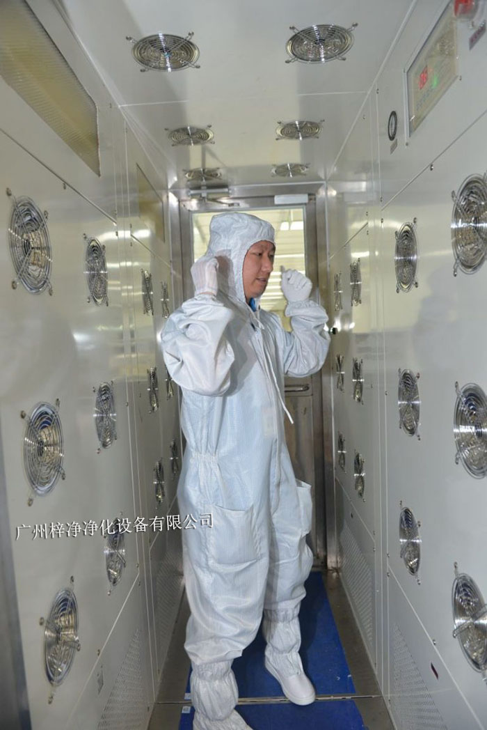 操作人員應(yīng)嚴(yán)格按照風(fēng)淋室的工作流程進(jìn)行操作，不可隨意更改順序。