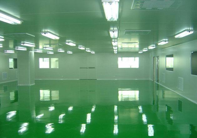 工作人員在進入潔凈區(qū)前先要經(jīng)過風淋室吹淋除塵后才能進入潔凈區(qū)工作。
